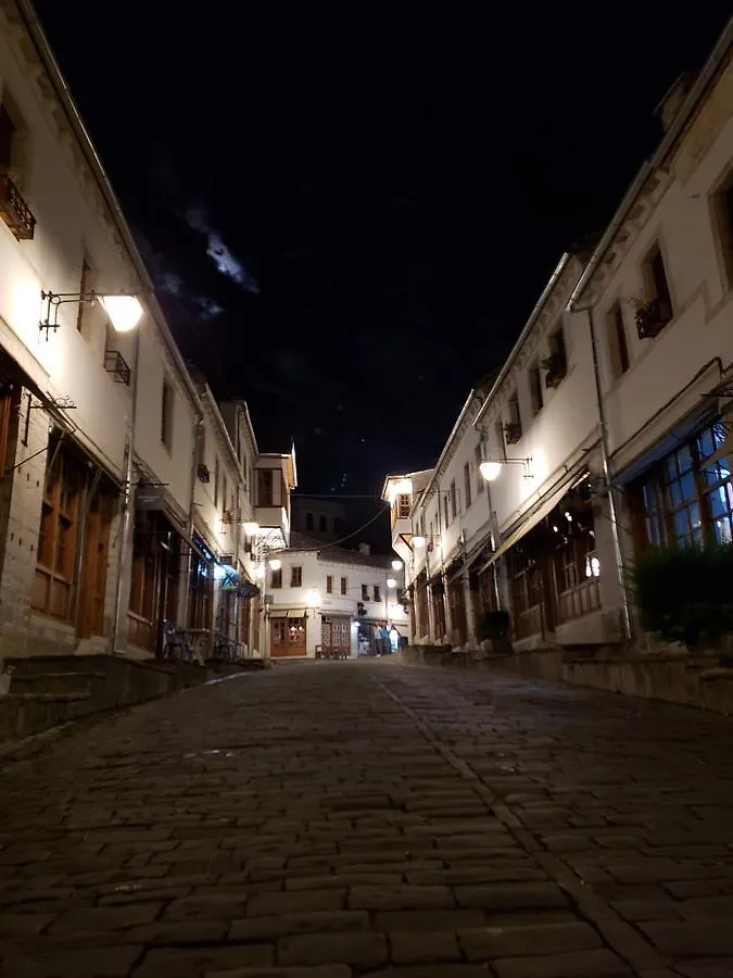 Guest House And Hostel Hani I Fisnikut Gjirokaster