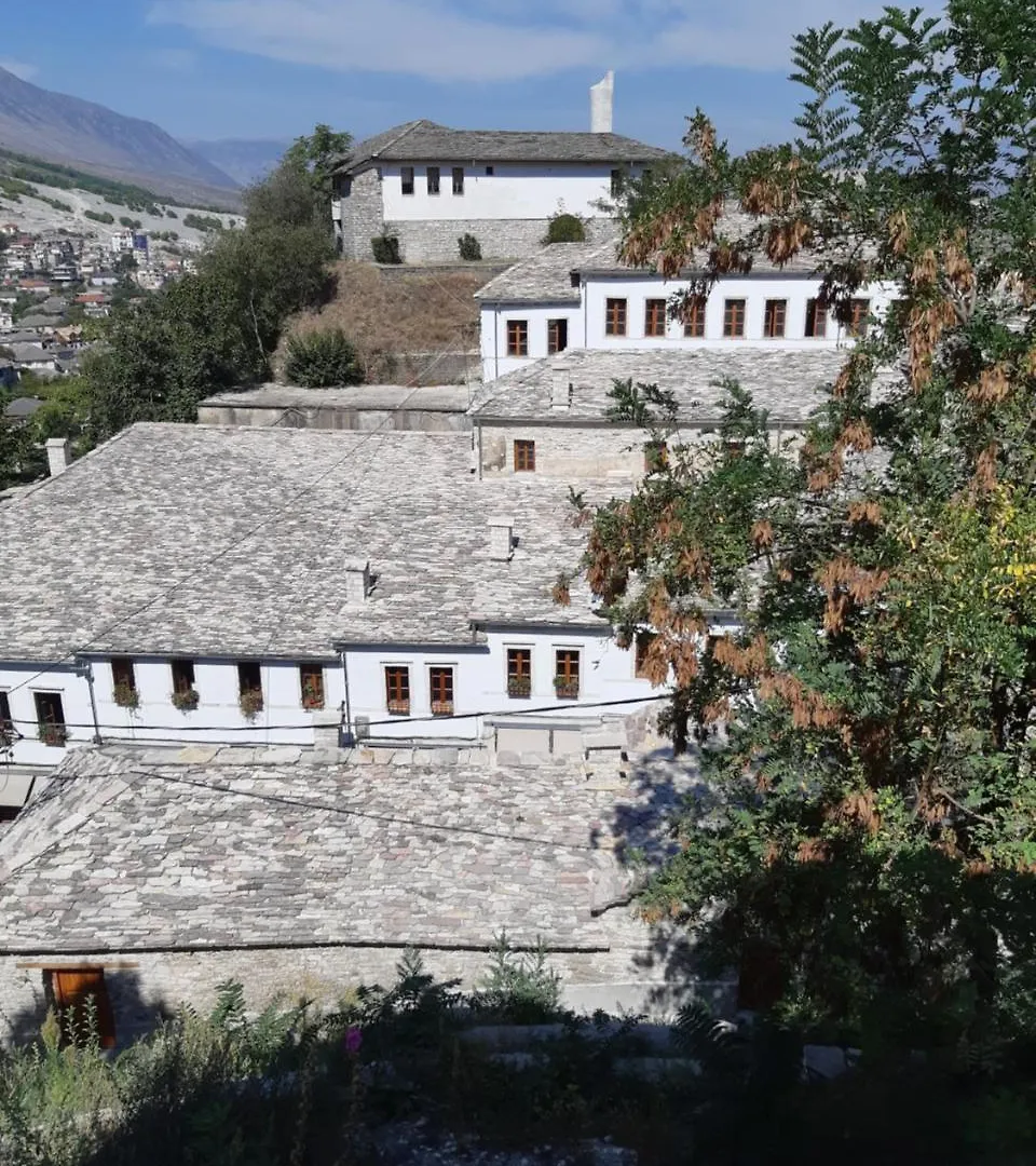 Guest House And Hostel Hani I Fisnikut Gjirokaster